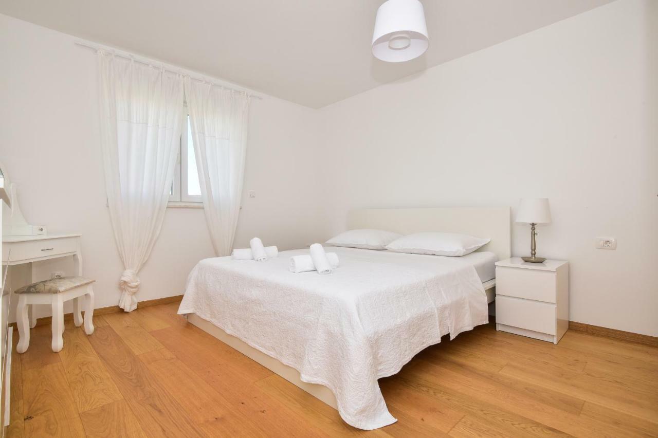 Apartment Ricca Seaview มาคาร์สกา ภายนอก รูปภาพ